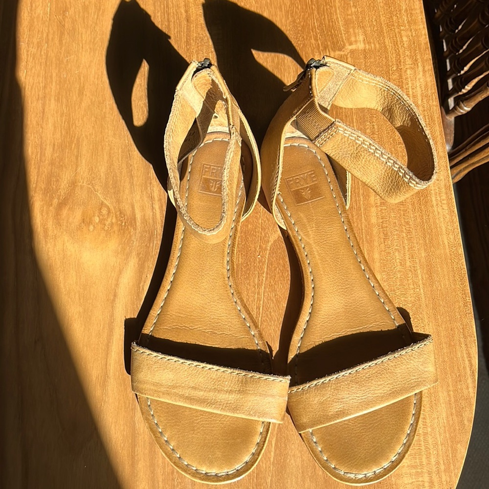 • FRYE • Carson Zip Sandals